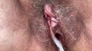 granni hairy pissing tube